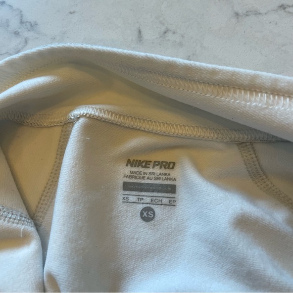 Nike Pro 1/2 Zip in Gray & White Size XS - Picture 4 of 9